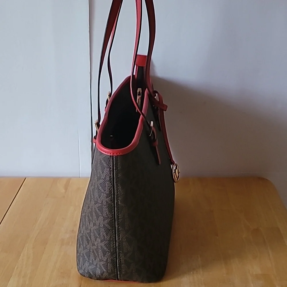 Michael Kors Jet Set Charm Tote in Flame